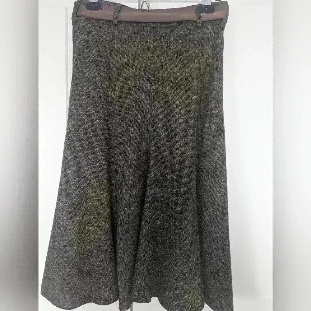 Suzy Shier High waisted A line Brown Skirt with lining - size 2 Like New - Picture 4 of 5